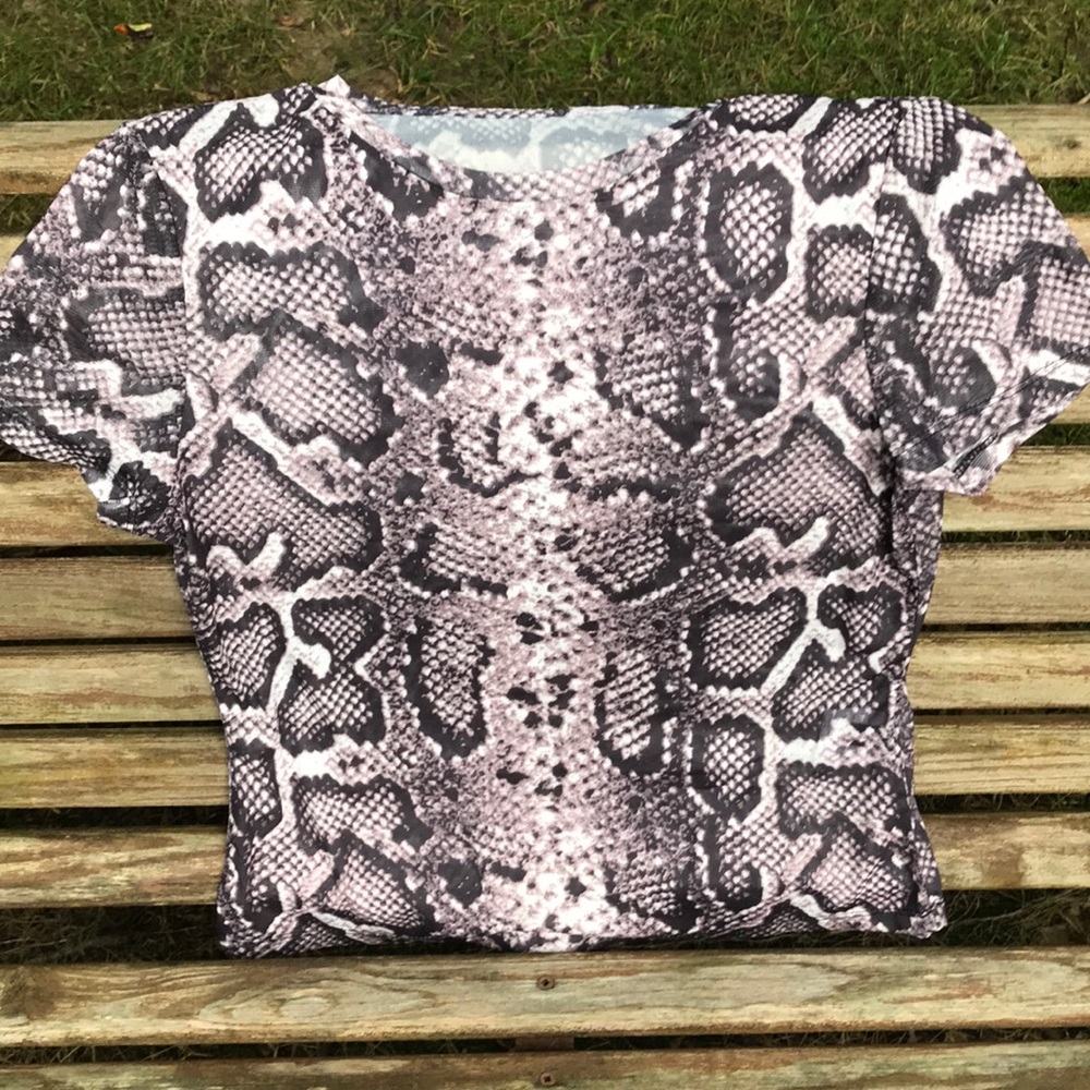 🎉HP🎉 NWOT, SHEIN Snake Skin Sheer Crop Top - Picture 3 of 10